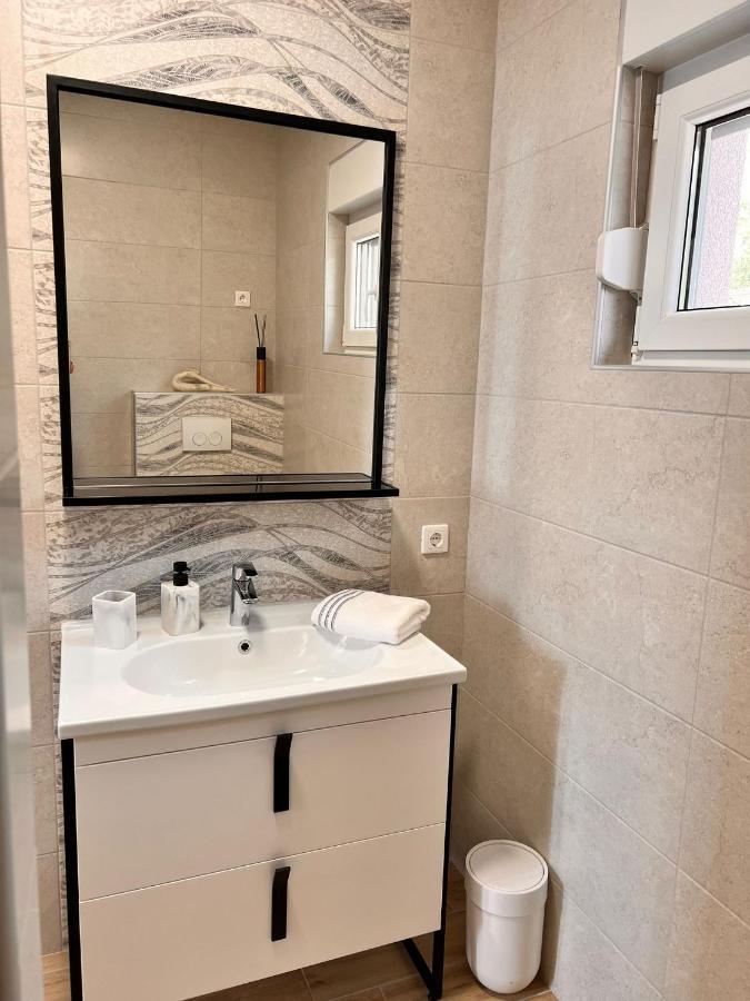 Apartmani Tin Starigrad Paklenica Exterior foto